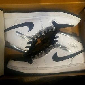 Jordan 1 Mid